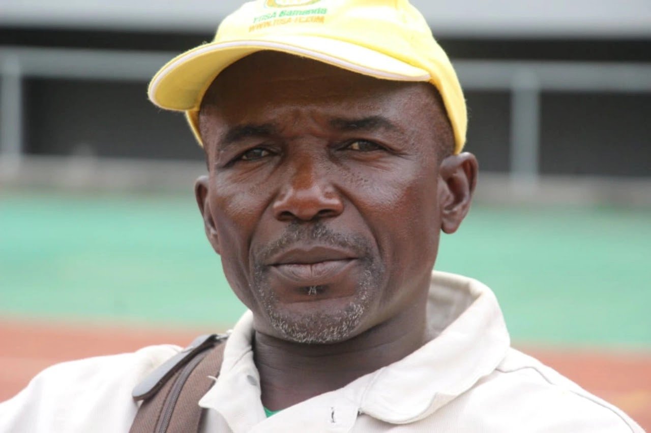 UMS de Loum has suspended its coach Ndoumbe Bosso today after a heavy defeat against Coton Sport.